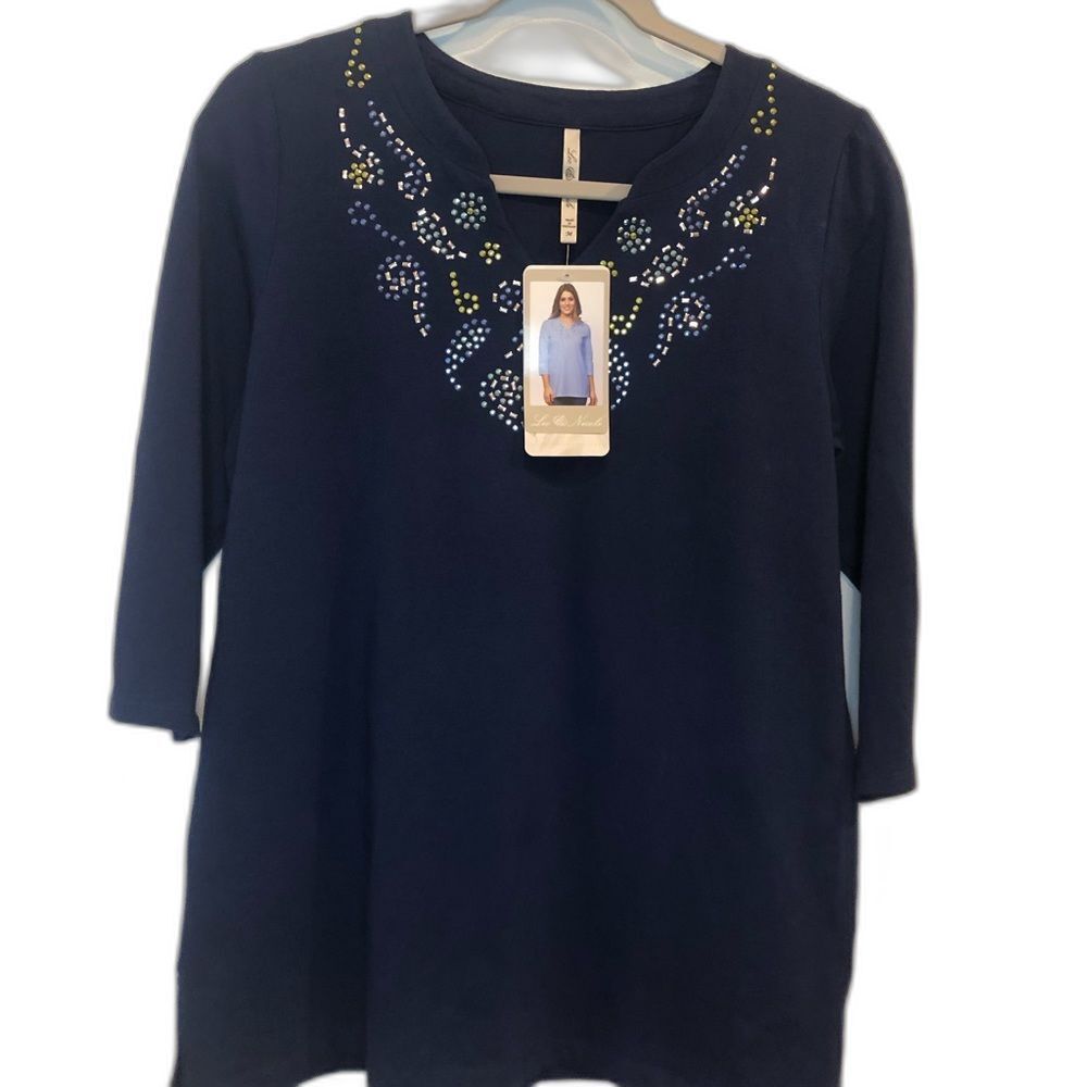 Leo & Nicole Ladies dark blue 3/4 Sleeve shirt Size Medium Details at V-Neck
